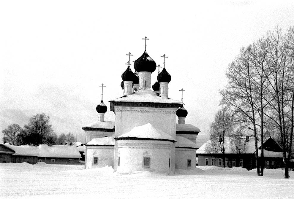 Каргополь, г.
Россия. Архангельская обл.. Каргопольский р-н
Церковь Рождества Пресвятой БогородицыЛенина ул. 32
1998-02-27
© Фотография Уильяма Брумфилда