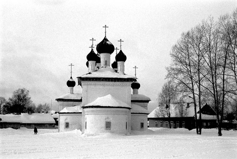 Каргополь, г.
Россия. Архангельская обл.. Каргопольский р-н
Церковь Рождества Пресвятой БогородицыЛенина ул. 32
1998-02-27
© Фотография Уильяма Брумфилда