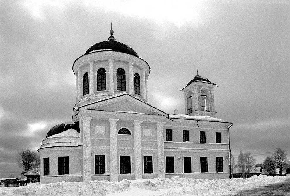 Kargopol
Russia. Arkhangelsk Region. Kargopol District
Church of Saints Zosima and SavvatyKrasnaia Gorka street 8
1998-02-27
© Photograph by William Brumfield