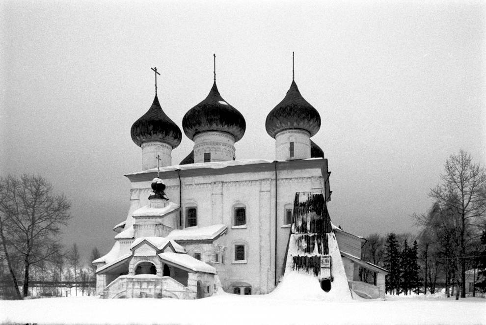 Каргополь, г.
Россия. Архангельская обл.. Каргопольский р-н
Собор Рождества ХристоваНабережная Баранова
1998-02-27
© Фотография Уильяма Брумфилда