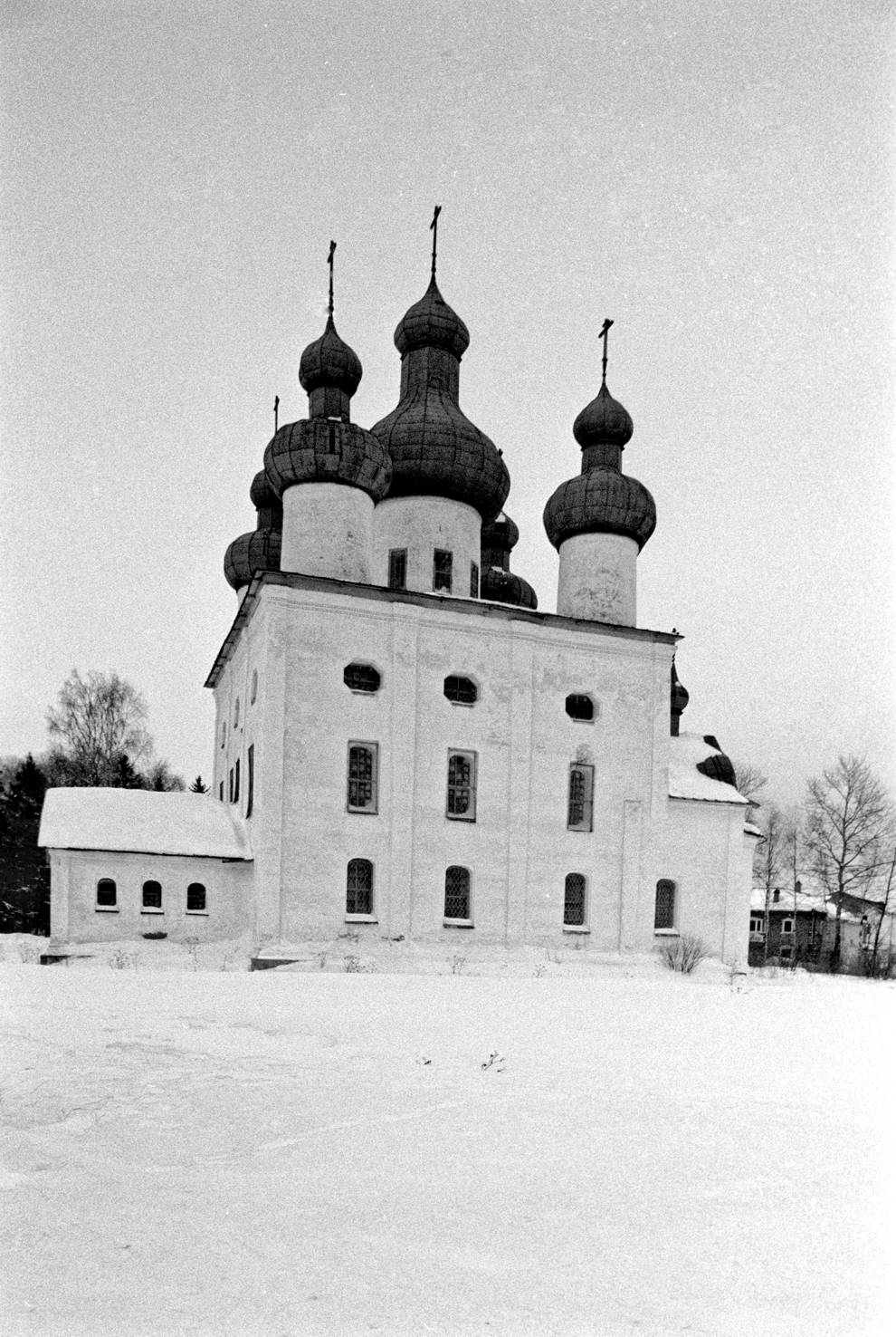 Kargopol
Russia. Arkhangelsk Region. Kargopol District
Church of the Nativity of John the BaptistSobornaia Square
1998-02-27
© Photograph by William Brumfield