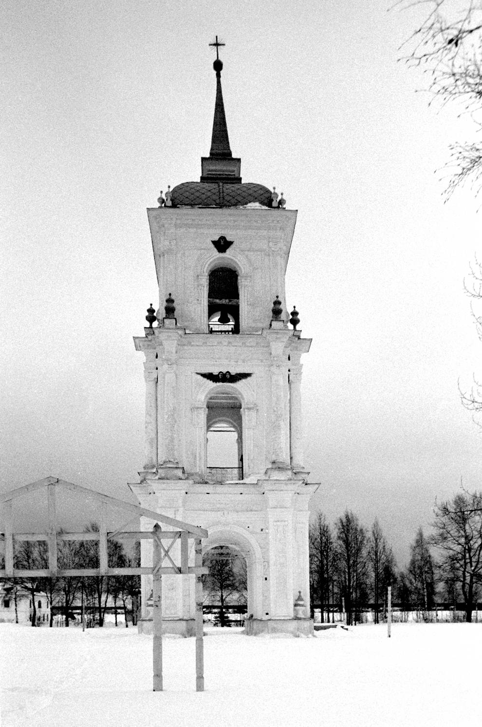 Kargopol
Russia. Arkhangelsk Region. Kargopol District
Cathedral bell towerSobornaia Square
1998-02-27
© Photograph by William Brumfield