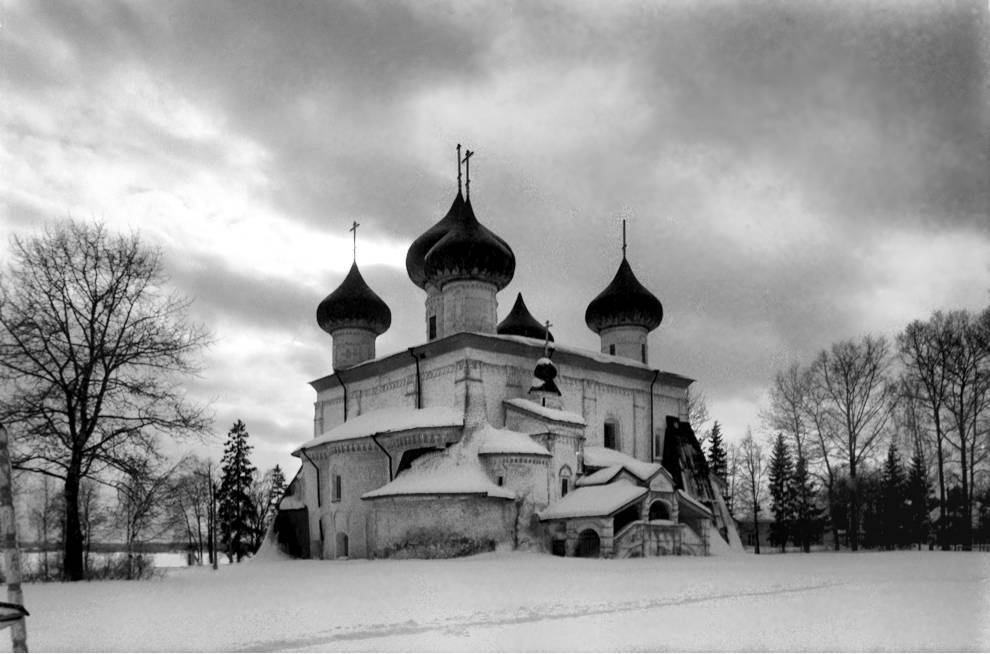 Каргополь, г.
Россия. Архангельская обл.. Каргопольский р-н
Собор Рождества ХристоваНабережная Баранова
1998-02-27
© Фотография Уильяма Брумфилда