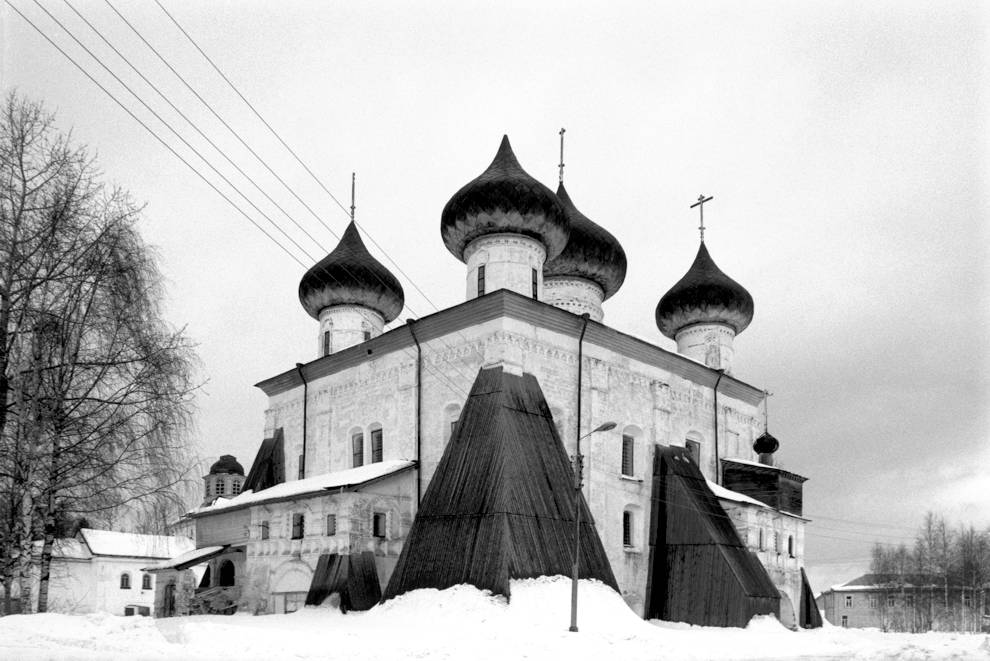 Каргополь, г.
Россия. Архангельская обл.. Каргопольский р-н
Собор Рождества ХристоваНабережная Баранова
1998-02-27
© Фотография Уильяма Брумфилда