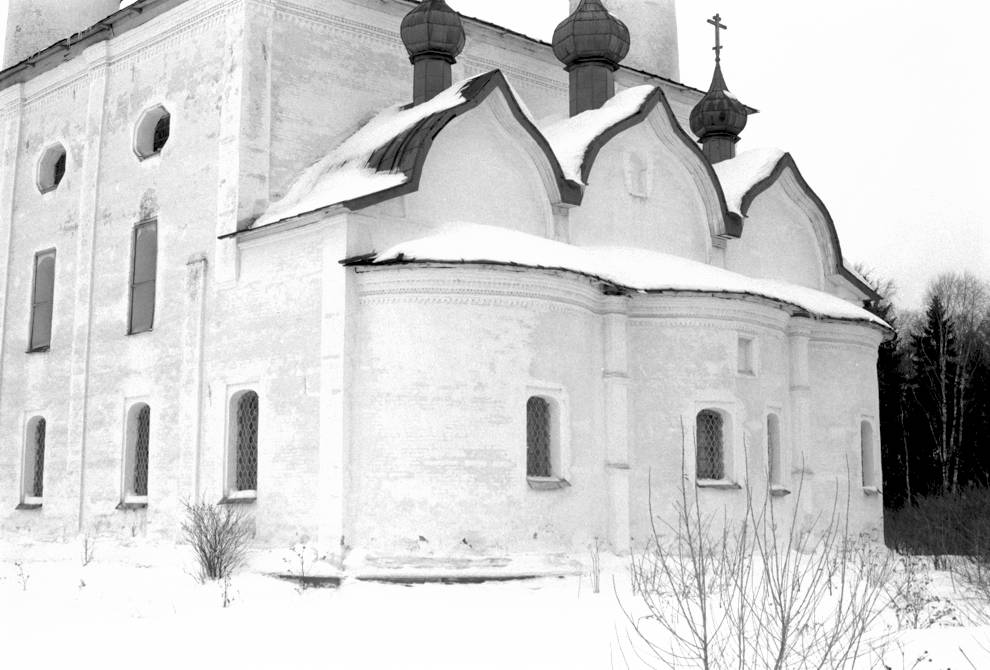 Kargopol
Russia. Arkhangelsk Region. Kargopol District
Church of the Nativity of John the BaptistSobornaia Square
Apse
1998-02-27
© Photograph by William Brumfield