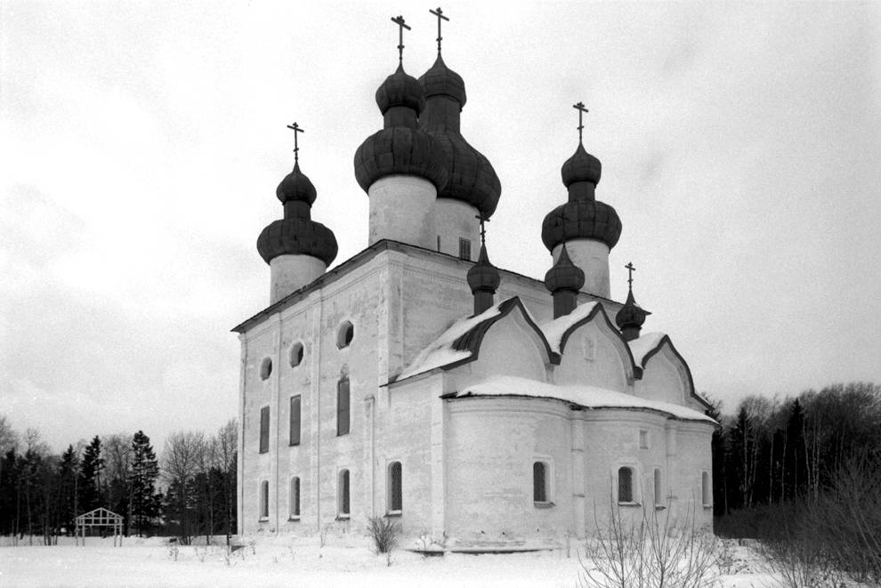 Kargopol
Russia. Arkhangelsk Region. Kargopol District
Church of the Nativity of John the BaptistSobornaia Square
1998-02-27
© Photograph by William Brumfield