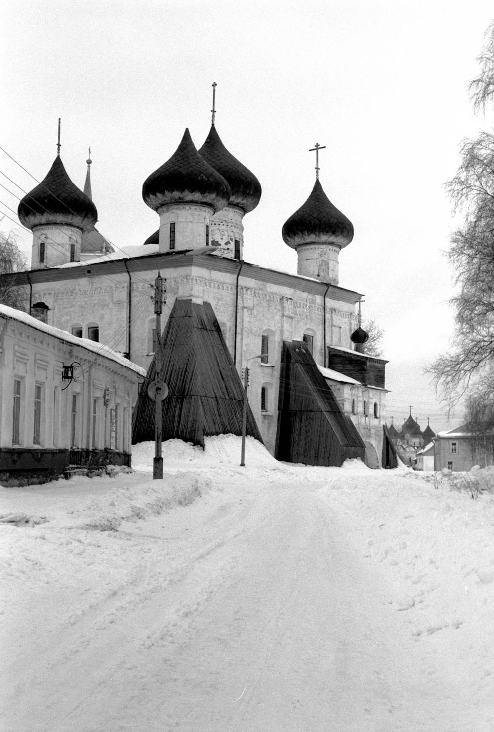 Kargopol
Russia. Arkhangelsk Region. Kargopol District
Cathedral of the Nativity of ChristBaranov embankment
1998-02-27
© Photograph by William Brumfield