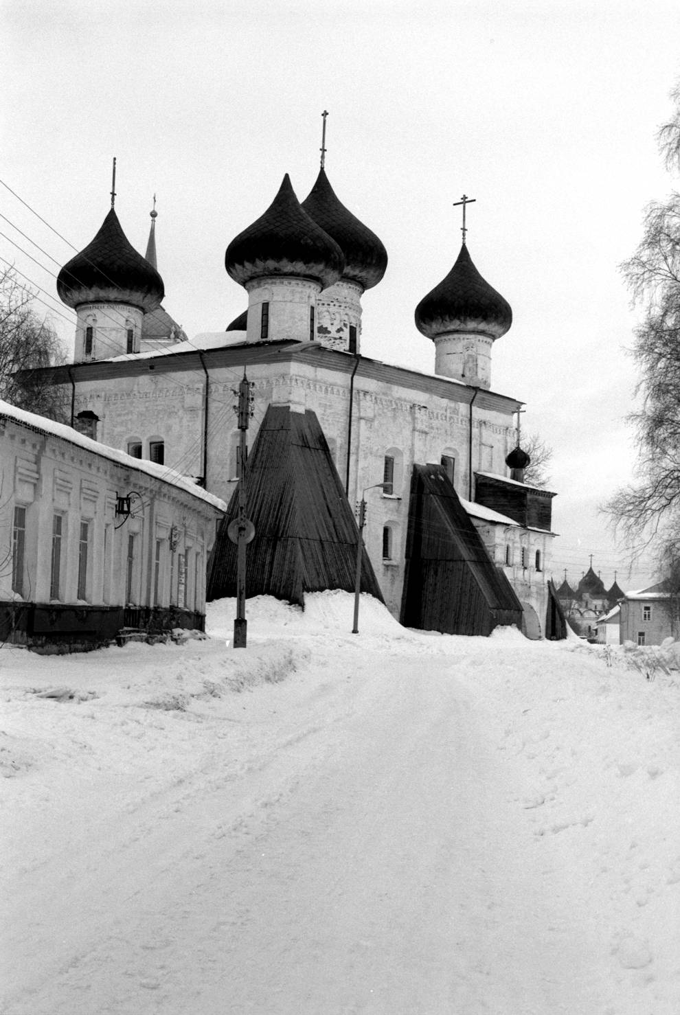 Каргополь, г.
Россия. Архангельская обл.. Каргопольский р-н
Собор Рождества ХристоваНабережная Баранова
1998-02-27
© Фотография Уильяма Брумфилда