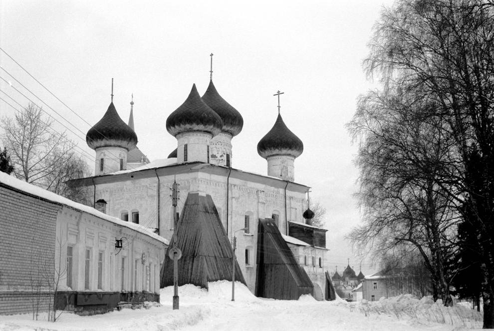 Каргополь, г.
Россия. Архангельская обл.. Каргопольский р-н
Собор Рождества ХристоваНабережная Баранова
1998-02-27
© Фотография Уильяма Брумфилда