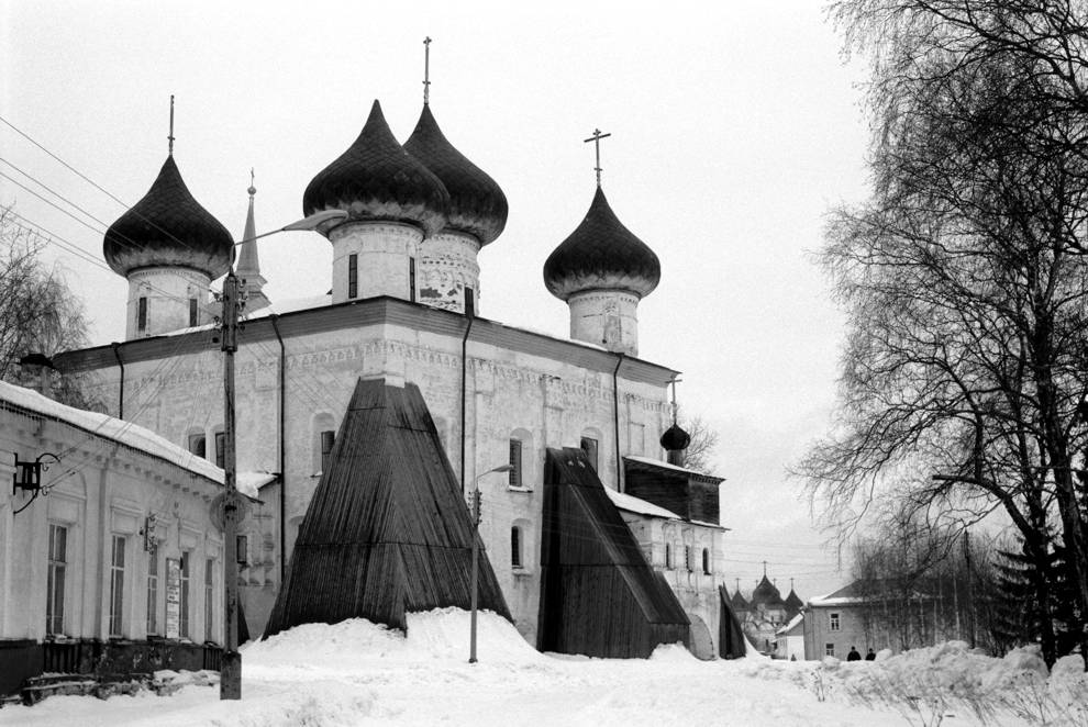 Каргополь, г.
Россия. Архангельская обл.. Каргопольский р-н
Собор Рождества ХристоваНабережная Баранова
1998-02-27
© Фотография Уильяма Брумфилда