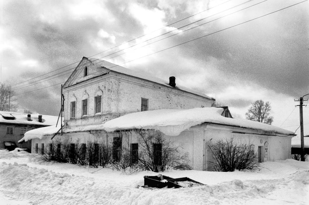 Kargopol
Russia. Arkhangelsk Region. Kargopol District
Brick house
1998-03-01
© Photograph by William Brumfield