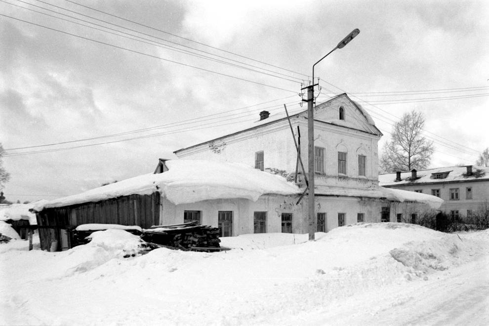 Kargopol
Russia. Arkhangelsk Region. Kargopol District
Brick house
1998-03-01
© Photograph by William Brumfield