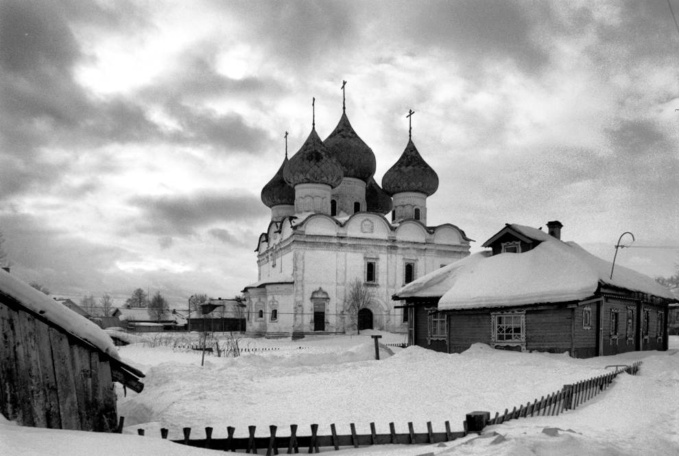 Kargopol
Russia. Arkhangelsk Region. Kargopol District
Church of the Resurrection
1998-03-01
© Photograph by William Brumfield