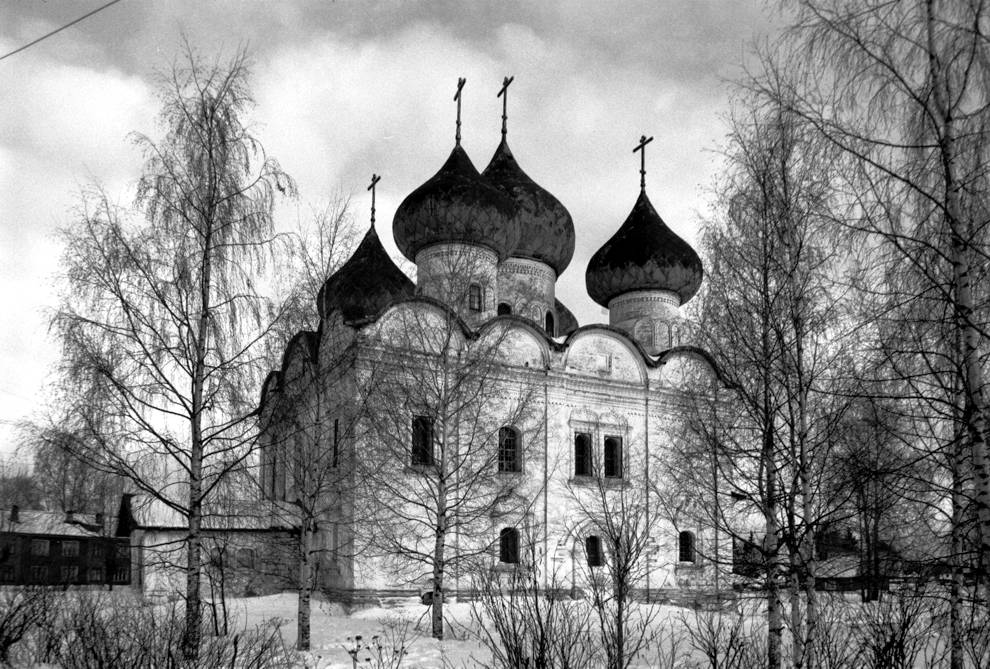 Kargopol
Russia. Arkhangelsk Region. Kargopol District
Church of the Resurrection
1998-03-01
© Photograph by William Brumfield