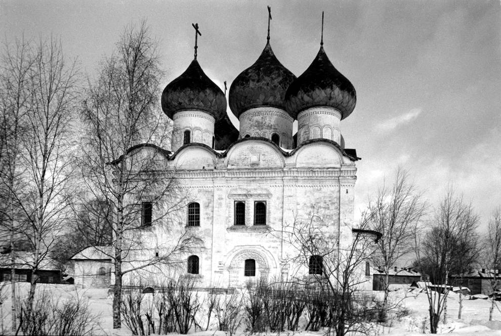 Kargopol
Russia. Arkhangelsk Region. Kargopol District
Church of the Resurrection
1998-03-01
© Photograph by William Brumfield