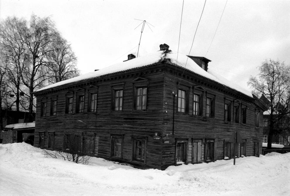 Каргополь, г.
Россия. Архангельская обл.. Каргопольский р-н
Бревенчатый дом
1998-03-01
© Фотография Уильяма Брумфилда