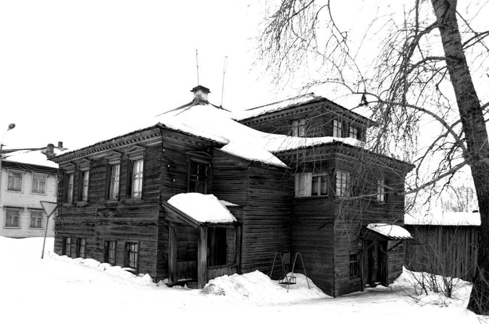 Kargopol
Russia. Arkhangelsk Region. Kargopol District
Log house, 19 c.
1998-03-01
© Photograph by William Brumfield