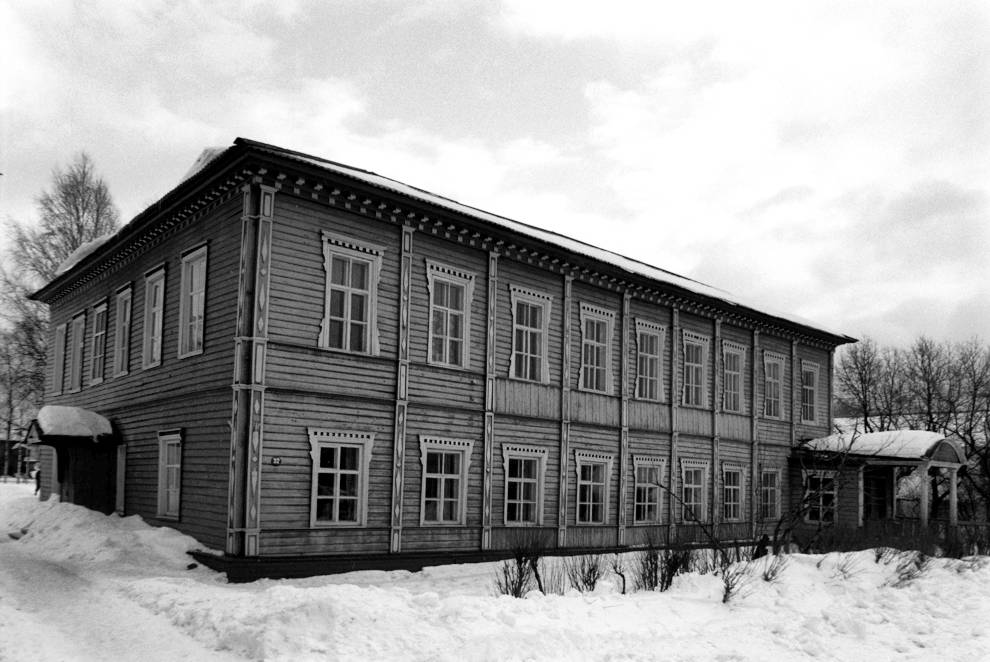 Kargopol
Russia. Arkhangelsk Region. Kargopol District
School
1998-03-01
© Photograph by William Brumfield