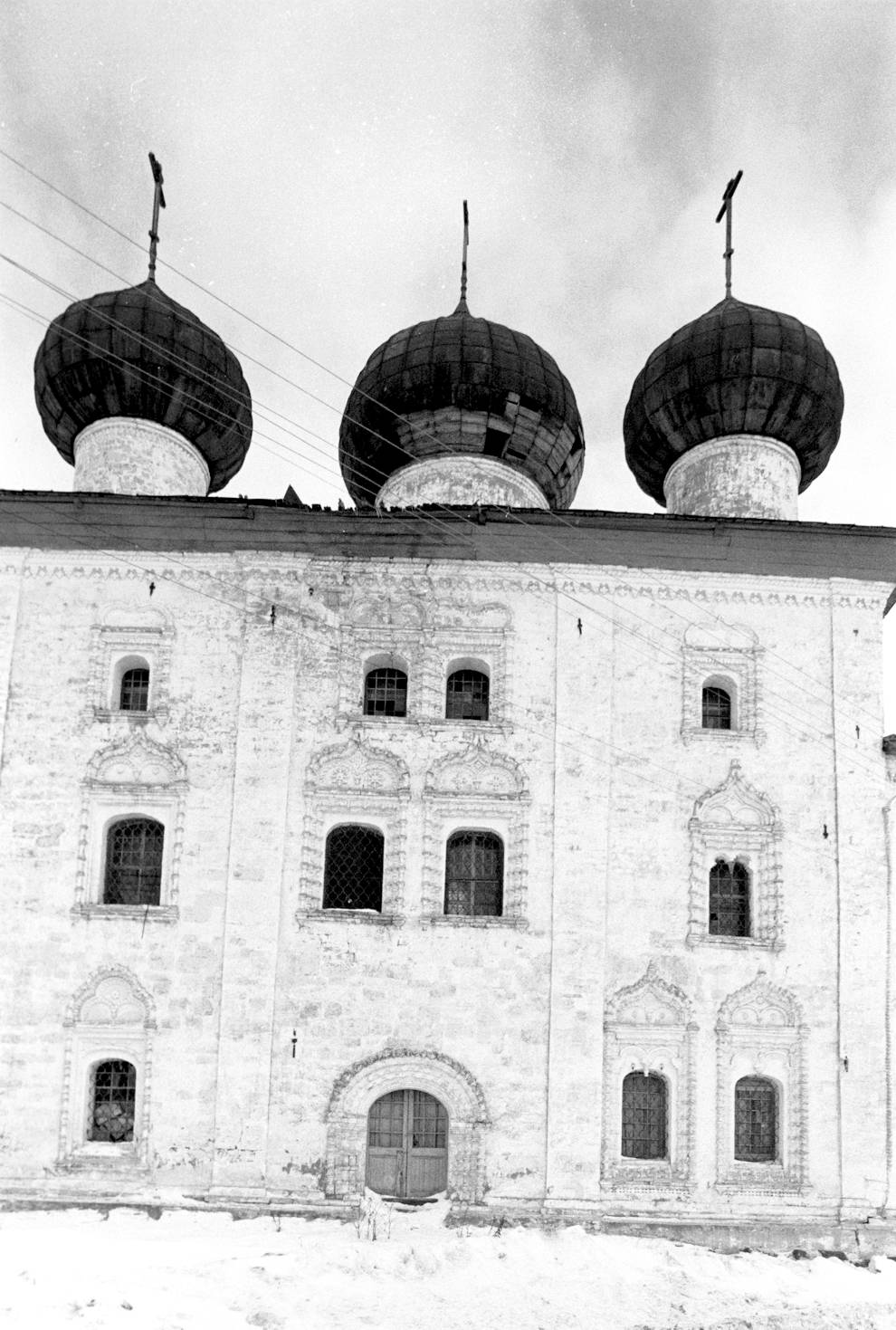 Kargopol
Russia. Arkhangelsk Region. Kargopol District
Churches of the AnnunciationStaraia Torgovaia square
1998-03-01
© Photograph by William Brumfield