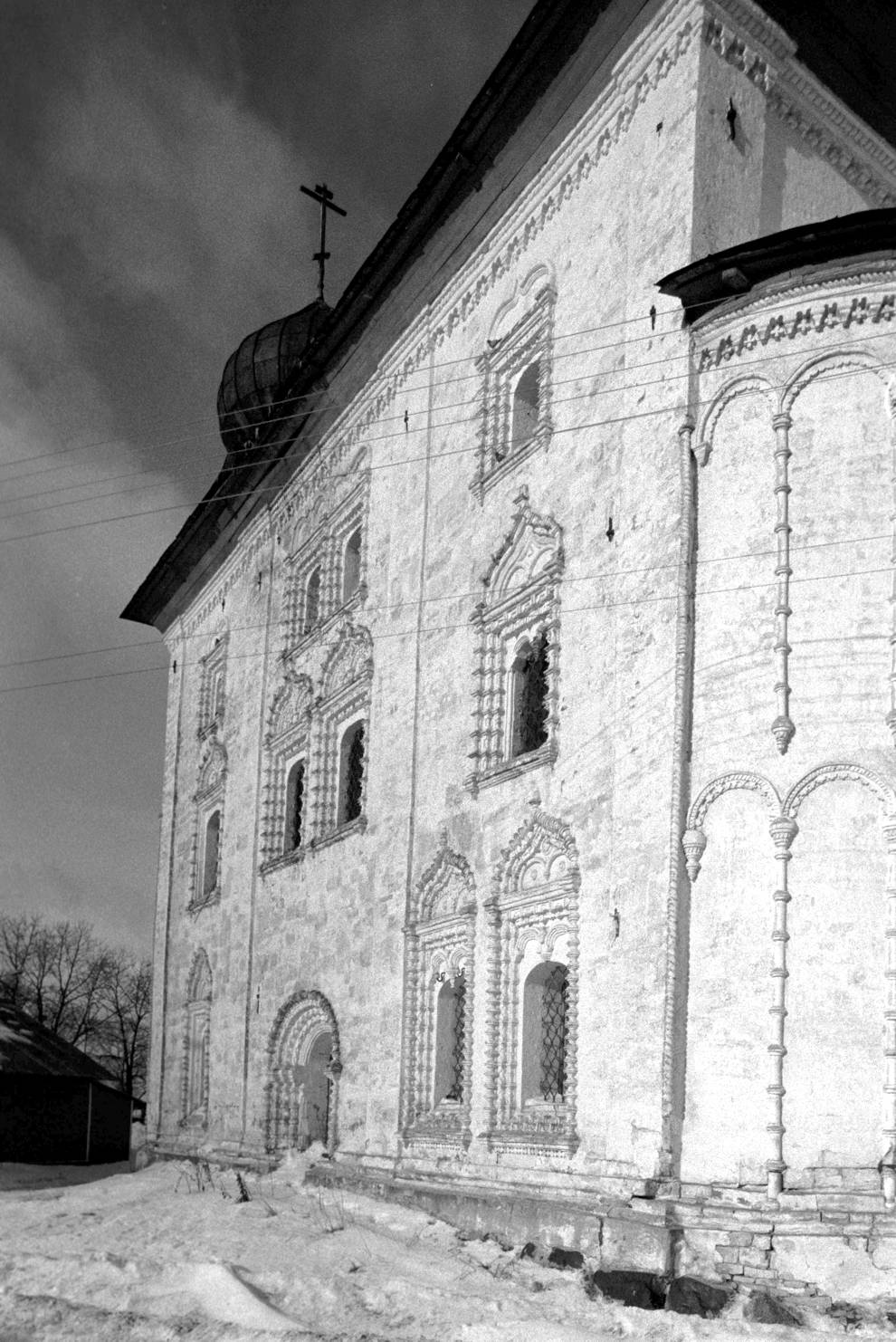 Kargopol
Russia. Arkhangelsk Region. Kargopol District
Churches of the AnnunciationStaraia Torgovaia square
1998-03-01
© Photograph by William Brumfield