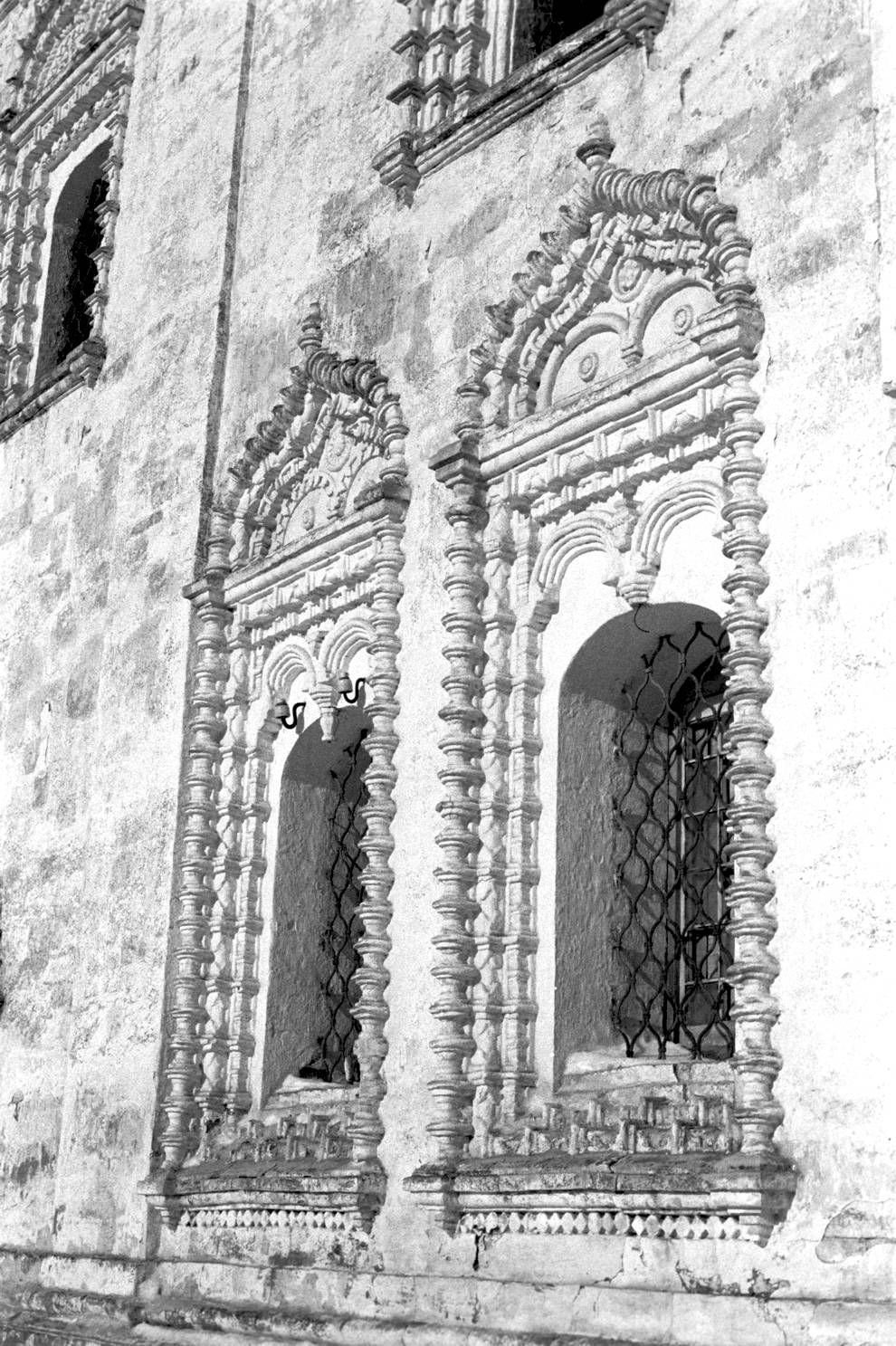 Kargopol
Russia. Arkhangelsk Region. Kargopol District
Churches of the AnnunciationStaraia Torgovaia square
Detail
1998-03-01
© Photograph by William Brumfield