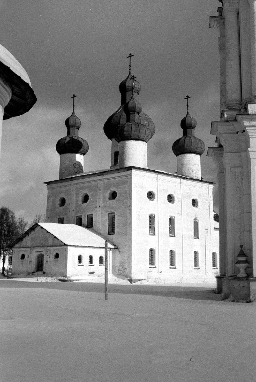 Kargopol
Russia. Arkhangelsk Region. Kargopol District
Church of the Nativity of John the BaptistSobornaia Square
1998-03-01
© Photograph by William Brumfield