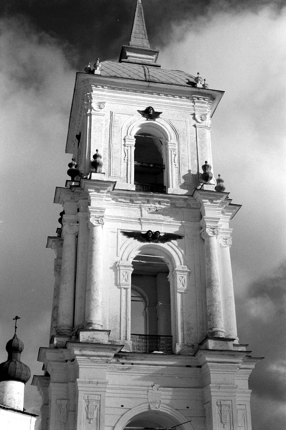 Kargopol
Russia. Arkhangelsk Region. Kargopol District
Cathedral bell towerSobornaia Square
1998-03-01
© Photograph by William Brumfield