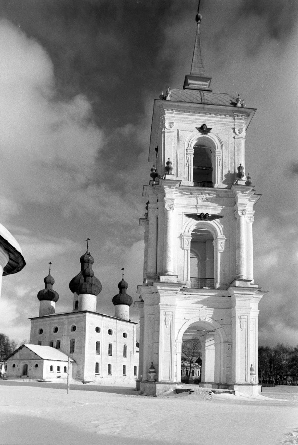 Kargopol
Russia. Arkhangelsk Region. Kargopol District
Church of the Nativity of John the BaptistSobornaia Square
1998-03-01
© Photograph by William Brumfield