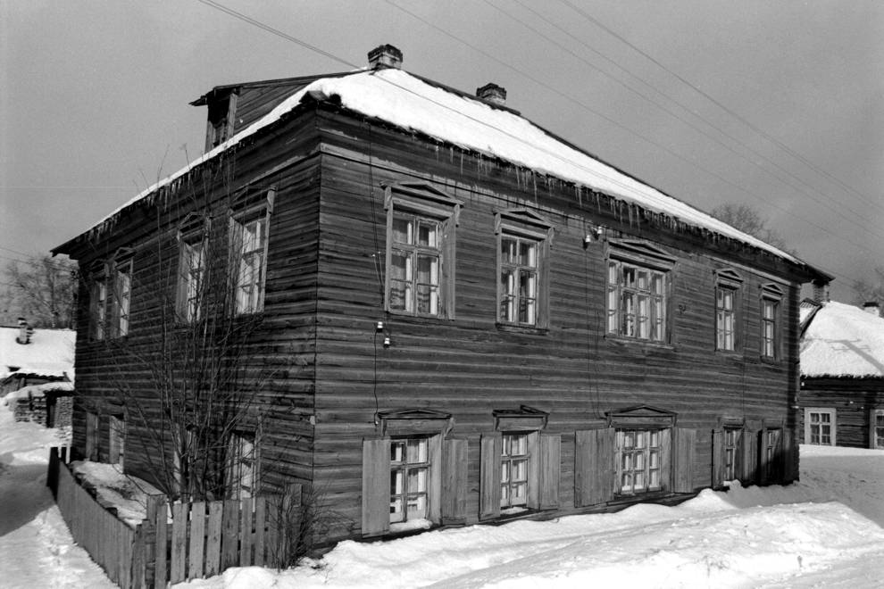 Kargopol
Russia. Arkhangelsk Region. Kargopol District
Log house
1998-03-01
© Photograph by William Brumfield