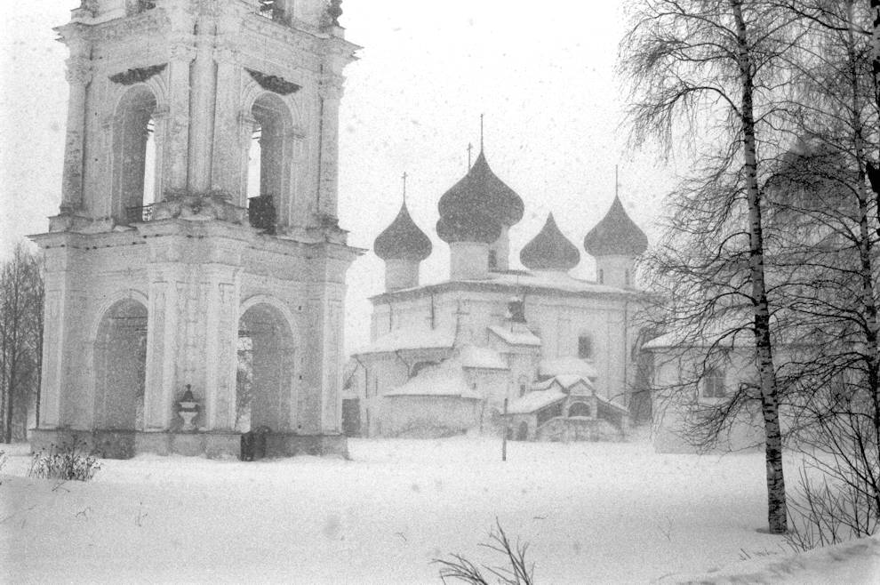 Каргополь, г.
Россия. Архангельская обл.. Каргопольский р-н
Соборная колокольняСоборная пл.
1998-03-01
© Фотография Уильяма Брумфилда