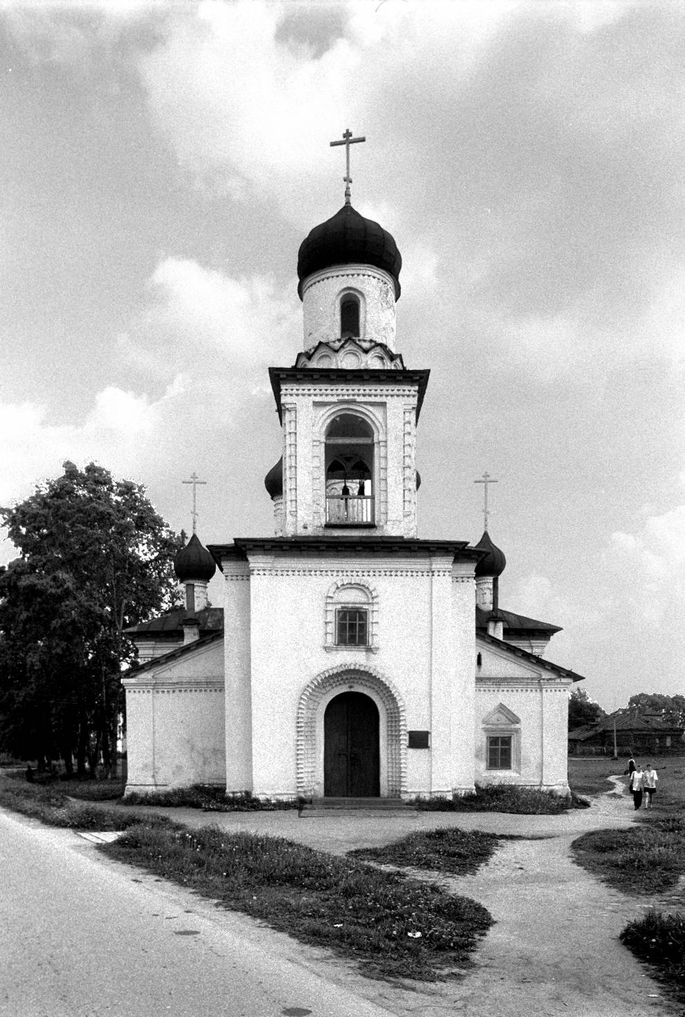 Каргополь, г.
Россия. Архангельская обл.. Каргопольский р-н
Церковь Рождества Пресвятой БогородицыЛенина ул. 32
1998-06-15
© Фотография Уильяма Брумфилда