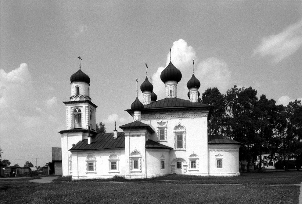 Каргополь, г.
Россия. Архангельская обл.. Каргопольский р-н
Церковь Рождества Пресвятой БогородицыЛенина ул. 32
1998-06-15
© Фотография Уильяма Брумфилда