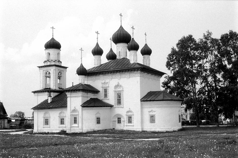 Каргополь, г.
Россия. Архангельская обл.. Каргопольский р-н
Церковь Рождества Пресвятой БогородицыЛенина ул. 32
1998-06-15
© Фотография Уильяма Брумфилда