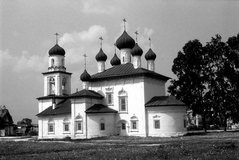 Каргополь, г.
Россия. Архангельская обл.. Каргопольский р-н
Церковь Рождества Пресвятой БогородицыЛенина ул. 32
1998-06-15
© Фотография Уильяма Брумфилда