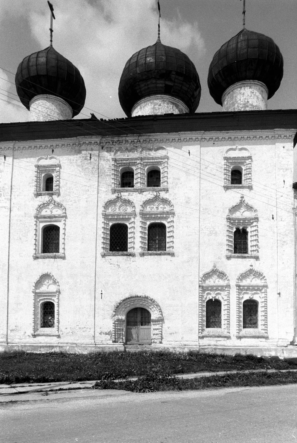 Kargopol
Russia. Arkhangelsk Region. Kargopol District
Churches of the AnnunciationStaraia Torgovaia square
1998-06-15
© Photograph by William Brumfield