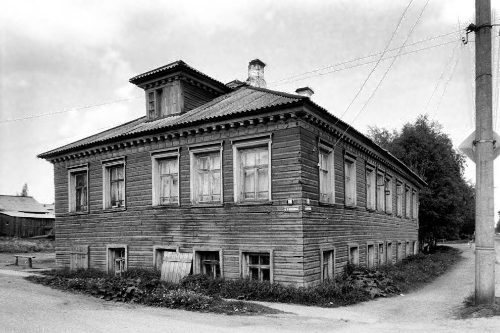 Kargopol
Russia. Arkhangelsk Region. Kargopol District
Khromulin house, late 19 c.
1998-06-15
© Photograph by William Brumfield