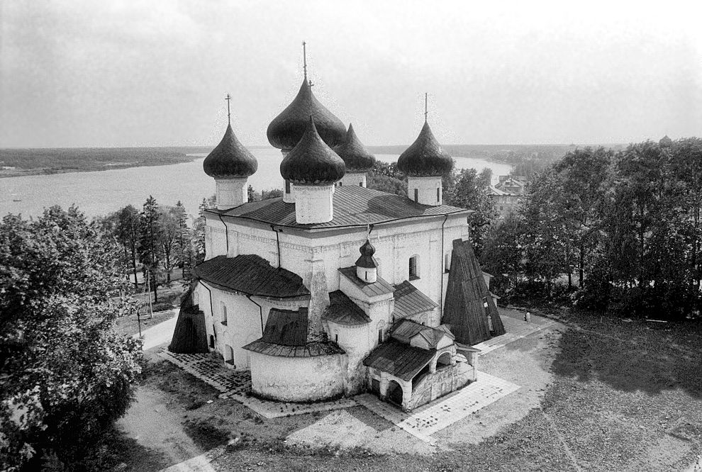 Kargopol
Russia. Arkhangelsk Region. Kargopol District
Cathedral of the Nativity of ChristBaranov embankment
1998-06-15
© Photograph by William Brumfield