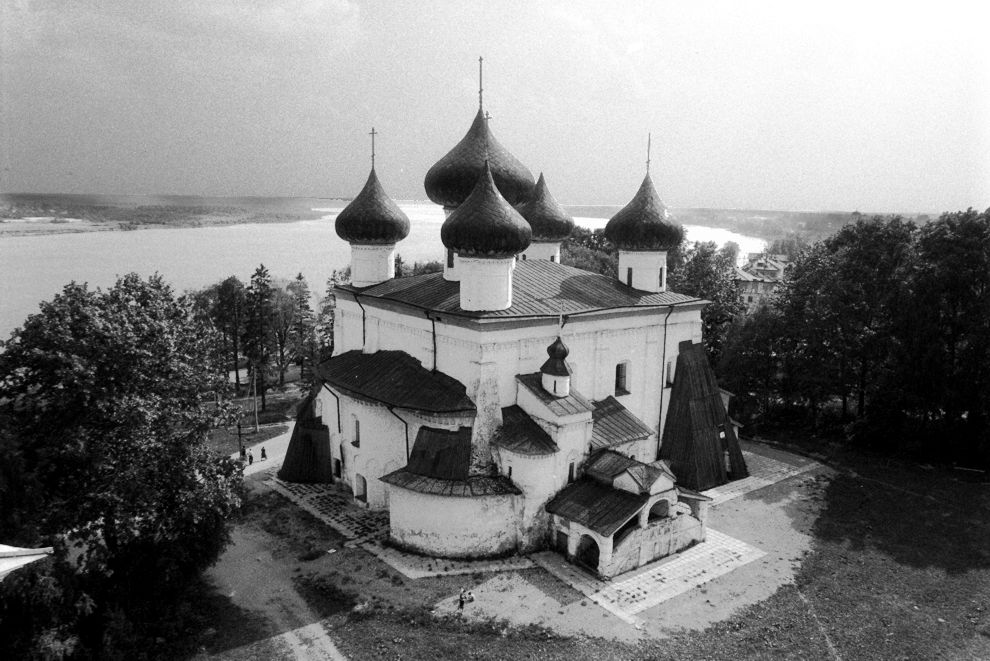 Kargopol
Russia. Arkhangelsk Region. Kargopol District
Cathedral of the Nativity of ChristBaranov embankment
1998-06-15
© Photograph by William Brumfield