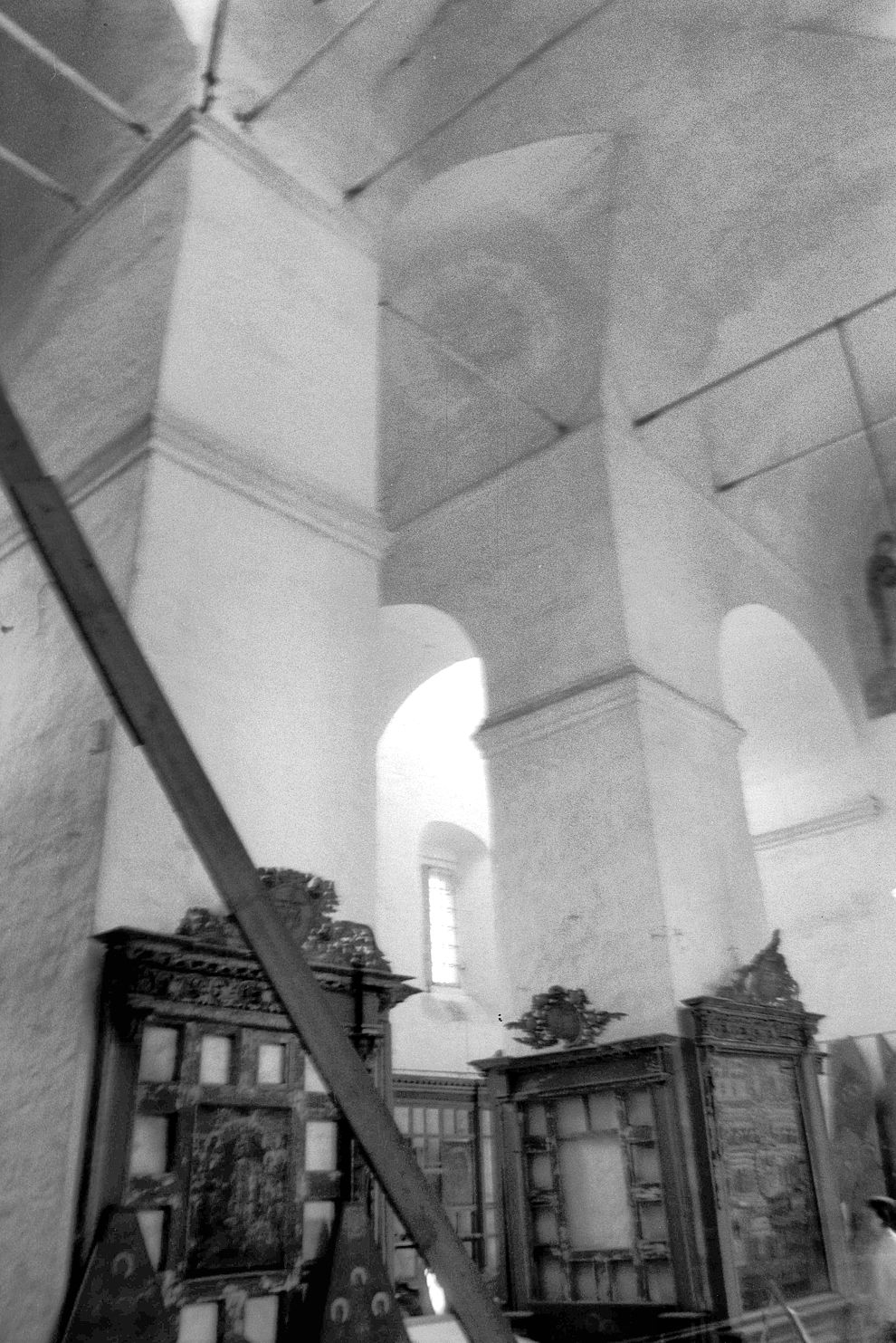 Kargopol
Russia. Arkhangelsk Region. Kargopol District
Cathedral of the Nativity of ChristBaranov embankment
Interior
1998-06-15
© Photograph by William Brumfield