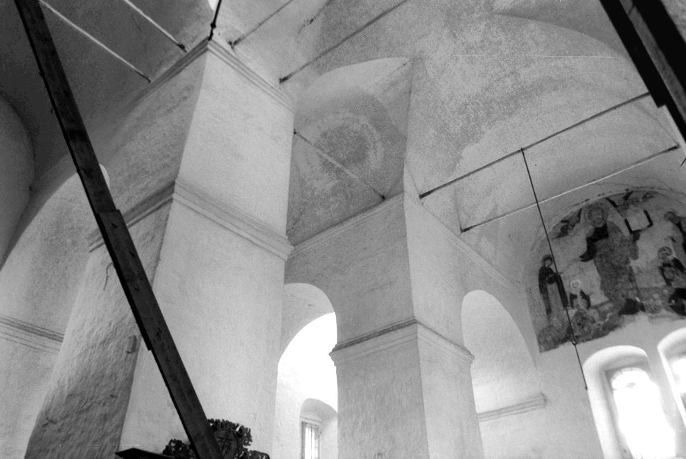 Kargopol
Russia. Arkhangelsk Region. Kargopol District
Cathedral of the Nativity of ChristBaranov embankment
Interior
1998-06-15
© Photograph by William Brumfield