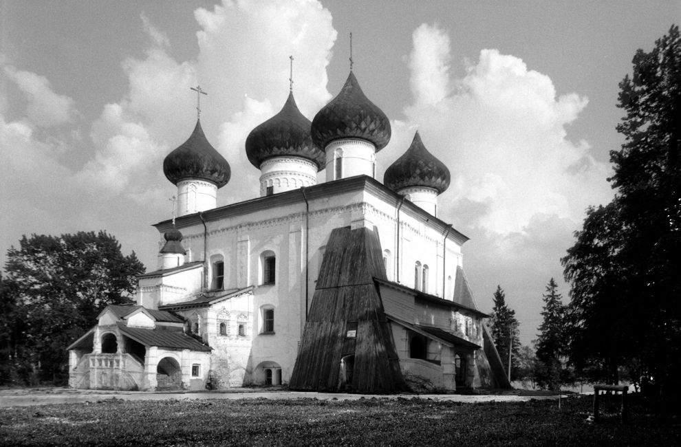 Kargopol
Russia. Arkhangelsk Region. Kargopol District
Cathedral of the Nativity of ChristBaranov embankment
1998-06-15
© Photograph by William Brumfield