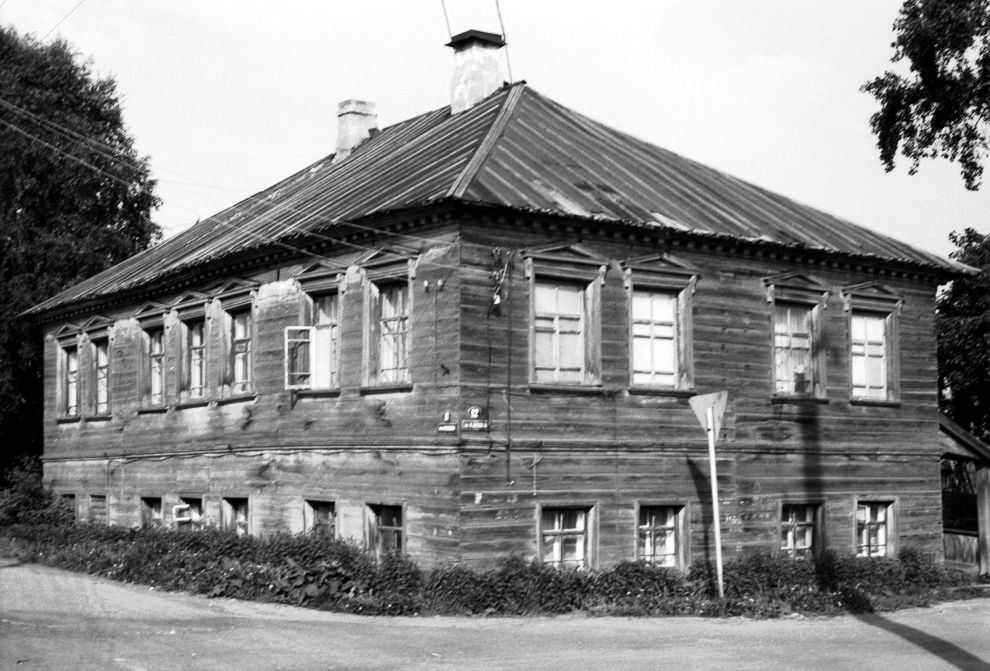 Kargopol
Russia. Arkhangelsk Region. Kargopol District
Log house, 19 c.
1998-06-15
© Photograph by William Brumfield