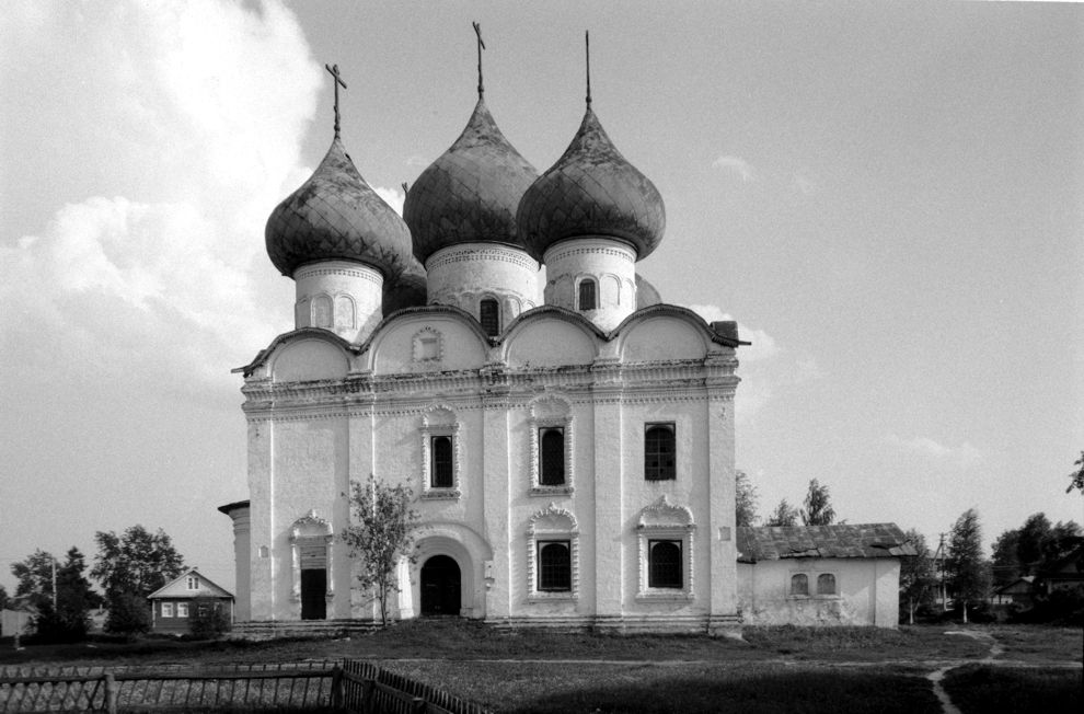 Kargopol
Russia. Arkhangelsk Region. Kargopol District
Church of the Resurrection
1998-06-15
© Photograph by William Brumfield