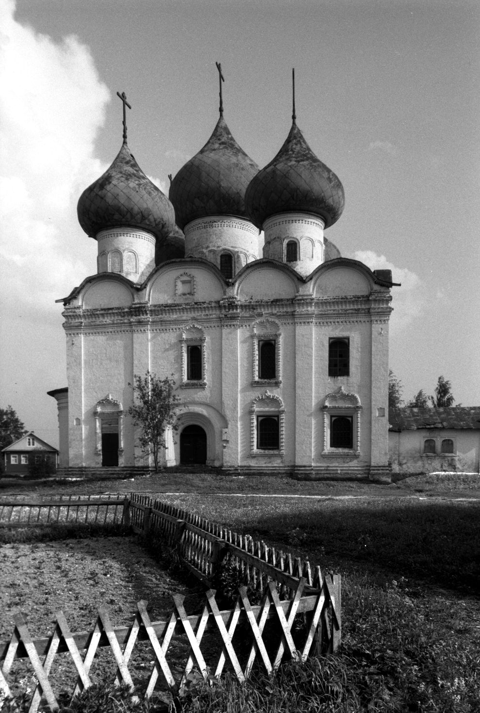 Kargopol
Russia. Arkhangelsk Region. Kargopol District
Church of the Resurrection
1998-06-15
© Photograph by William Brumfield