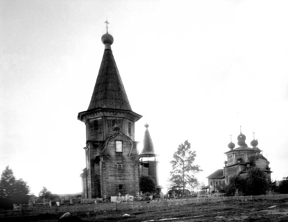 Лядины (Гавриловская), с. (Печниковское МО)
Россия. Архангельская обл.. Каргопольский р-н
Лядинский погост
1998-06-16
© Фотография Уильяма Брумфилда