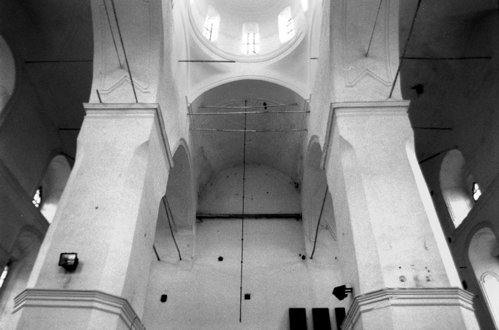 Kargopol
Russia. Arkhangelsk Region. Kargopol District
Church of the Nativity of John the BaptistSobornaia Square
Interior
1998-06-17
© Photograph by William Brumfield