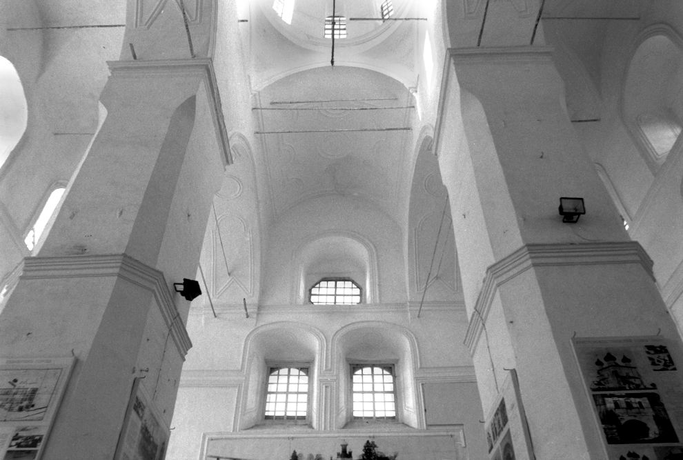 Kargopol
Russia. Arkhangelsk Region. Kargopol District
Church of the Nativity of John the BaptistSobornaia Square
Interior
1998-06-17
© Photograph by William Brumfield