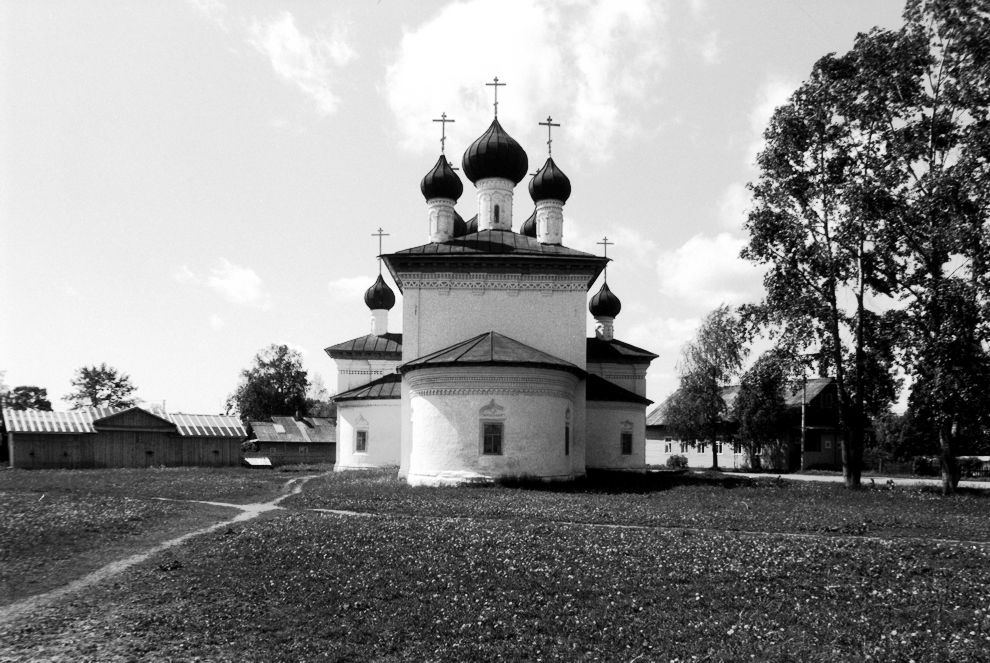 Каргополь, г.
Россия. Архангельская обл.. Каргопольский р-н
Церковь Рождества Пресвятой БогородицыЛенина ул. 32
1998-06-17
© Фотография Уильяма Брумфилда