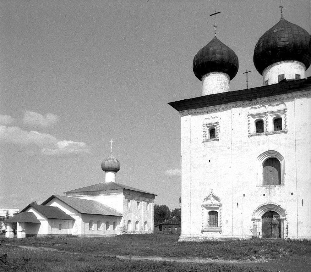 Kargopol
Russia. Arkhangelsk Region. Kargopol District
Churches of the AnnunciationStaraia Torgovaia square
1998-06-17
© Photograph by William Brumfield