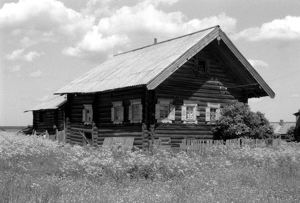 Большой Халуй, д. (Ошевенское МО)
Россия. Архангельская обл.. Каргопольский р-н
Бревенчатый дом
1998-06-18
© Фотография Уильяма Брумфилда